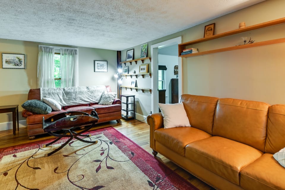 Canandaigua Getaway w/ Deck & Sunroom! House in Canandaigua Lake