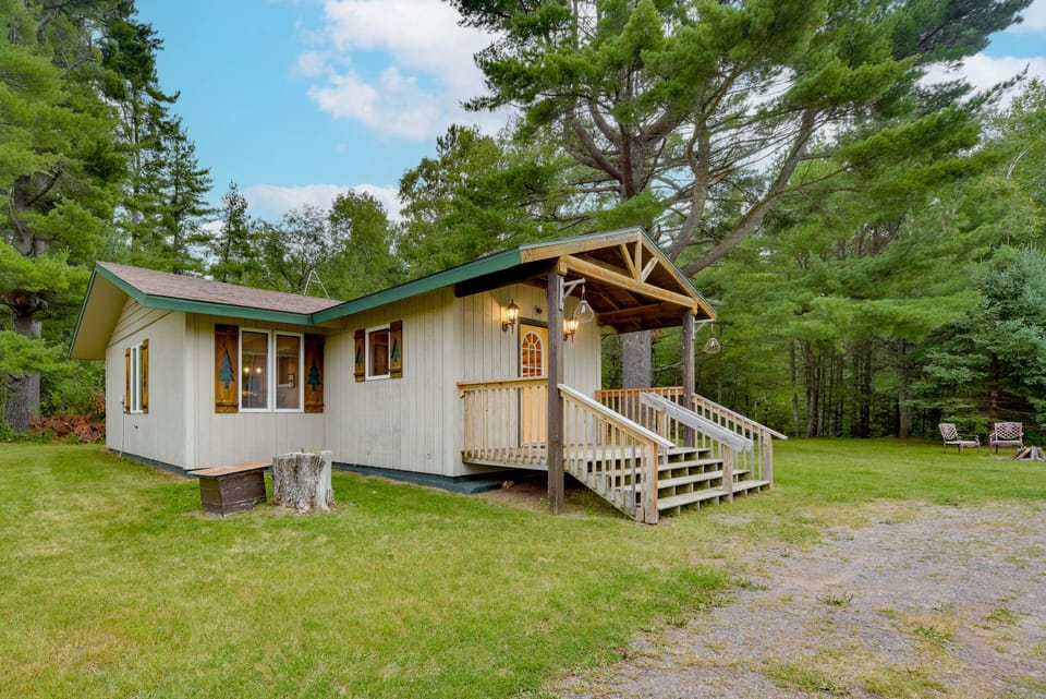 Cozy Cable Cabin Rental - Pet Friendly! House in Cable