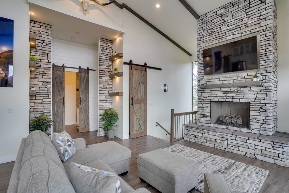 Chic Utah Getaway w/ Fireplace, Sauna & 2 Decks! House in Utah