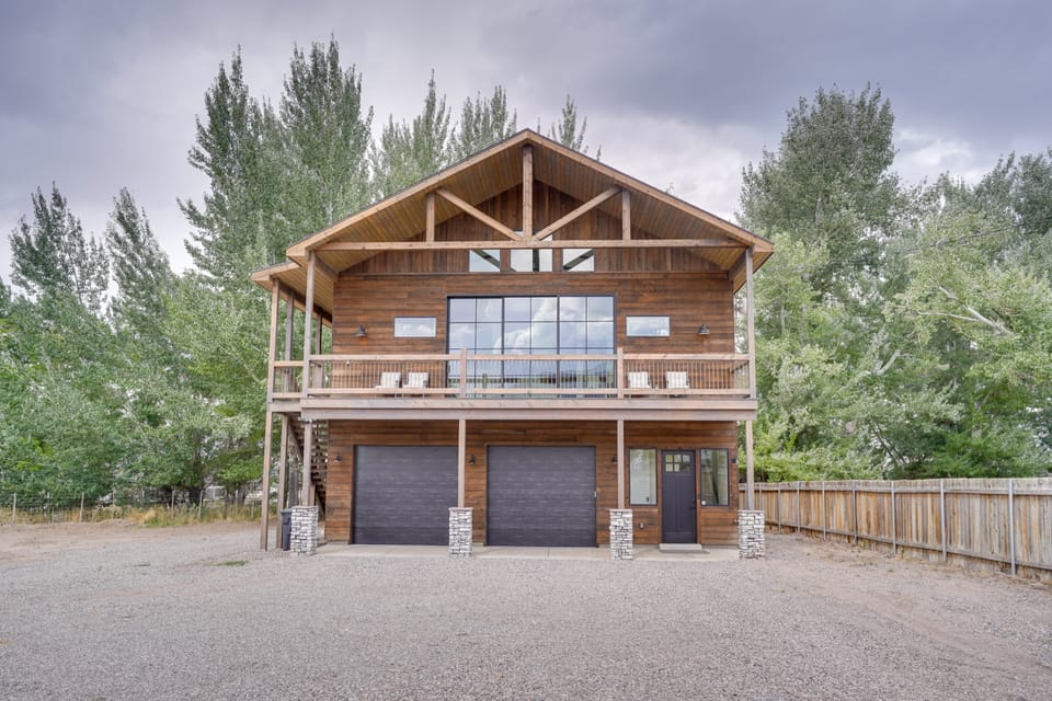 Chic Utah Getaway w/ Fireplace, Sauna & 2 Decks! House in Utah