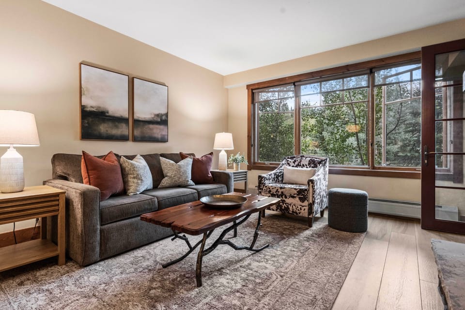 Ski-In Breckenridge Condo w/ Fireplace + Balcony! Apartment in Breckenridge