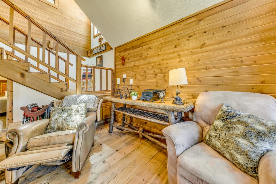 Ruidoso Cabin w/ Deck + Views: 4 Mi to Winter Park House in Ruidoso