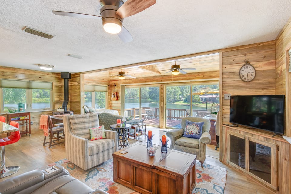 Kilgore Lakefront Home w/ Private Dock & Pier! House in Texas