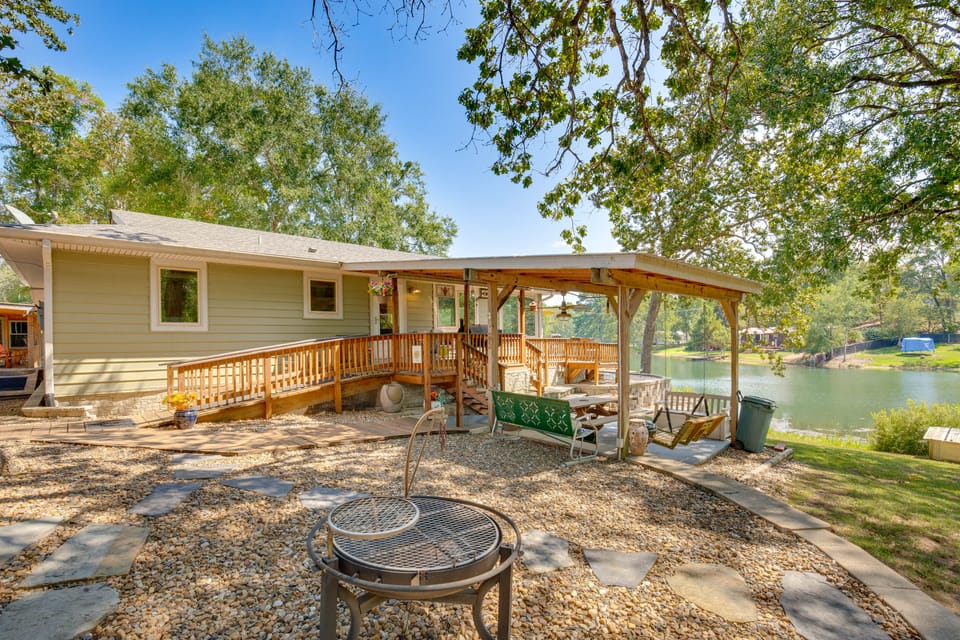Kilgore Lakefront Home w/ Private Dock & Pier! House in Texas