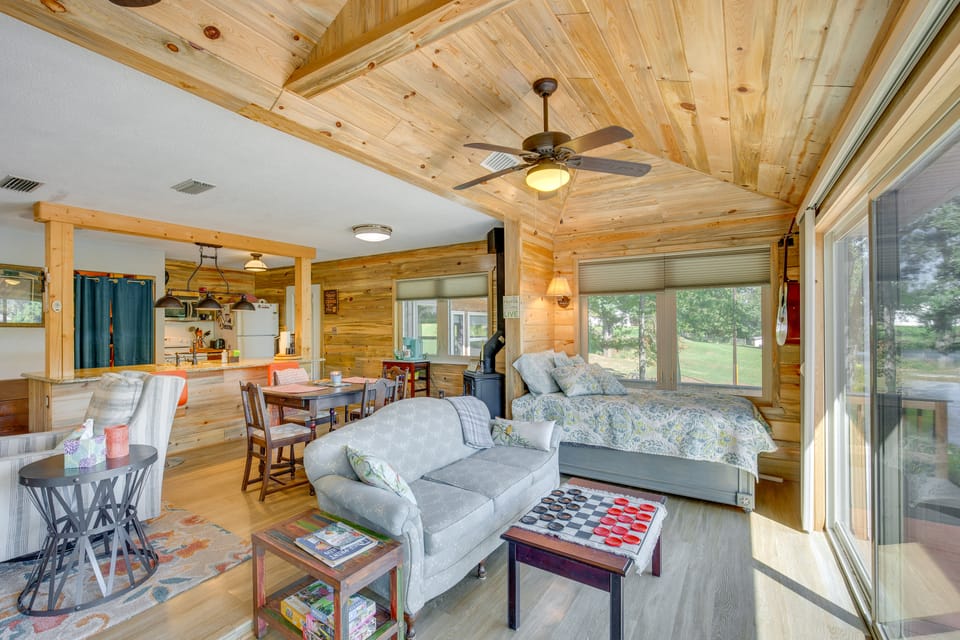 Kilgore Lakefront Home w/ Private Dock & Pier! House in Texas