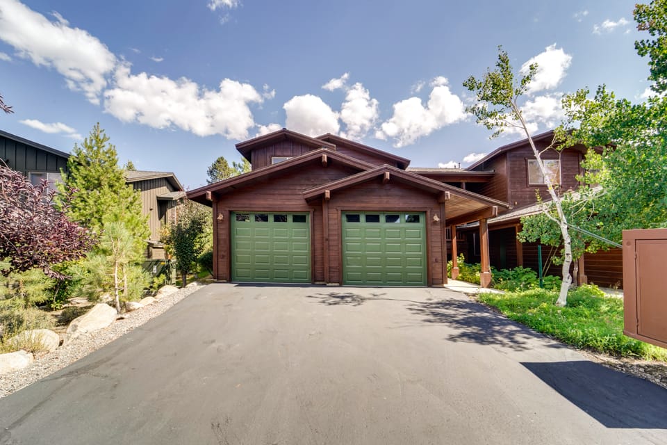 Boulders Truckee Condo Near Donner Lake + Skiing! Apartment in Truckee