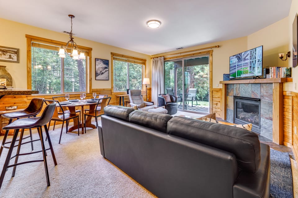 Boulders Truckee Condo Near Donner Lake + Skiing! Apartment in Truckee