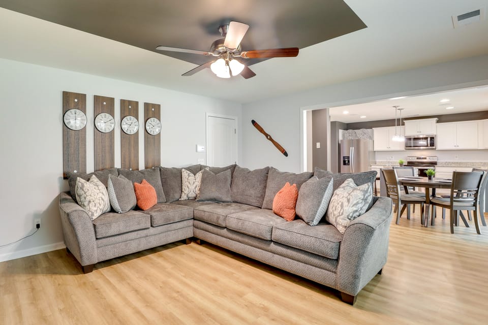 'Vibe Villa' w/ Backyard ~ 8 Mi to Shaw AFB! House in Sumter