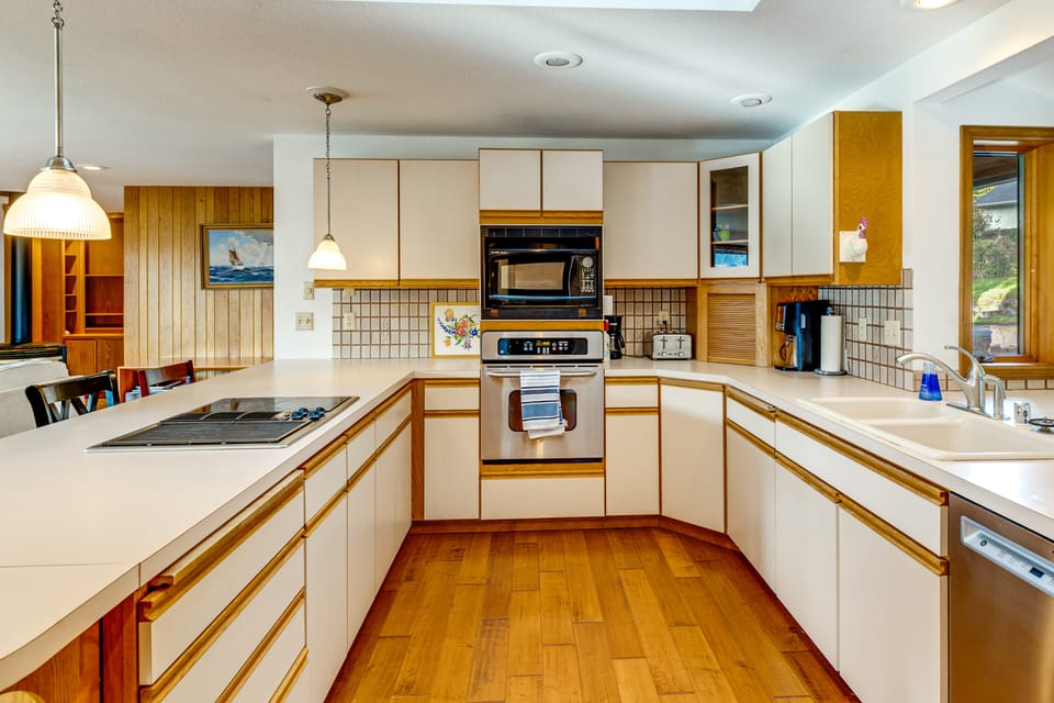 Serene La Conner Retreat w/ Fireplace & Deck! House in Whidbey Island