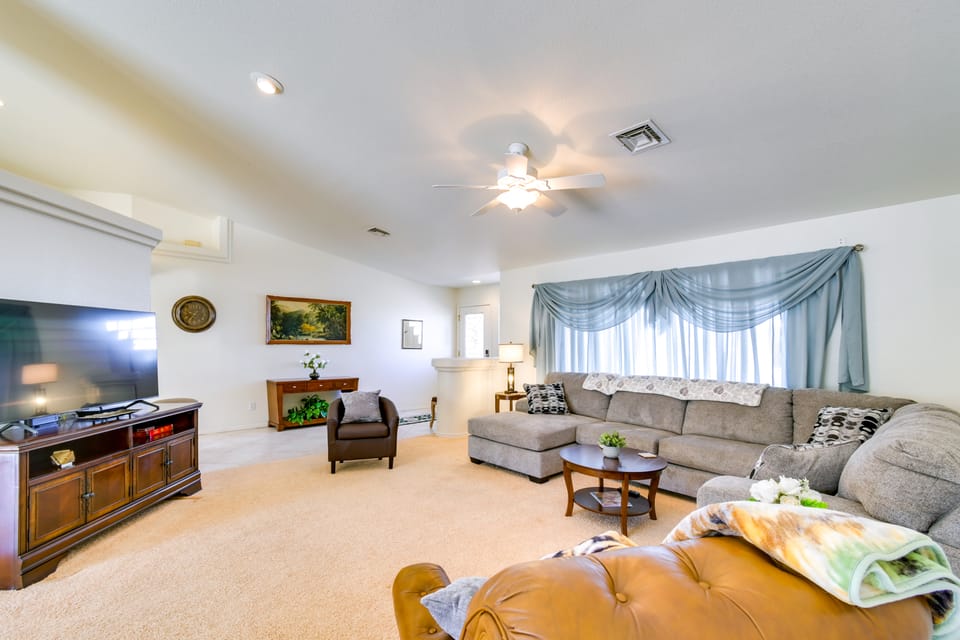 4 Mi to London Bridge: Lake Havasu City Home! House in Lake Havasu City