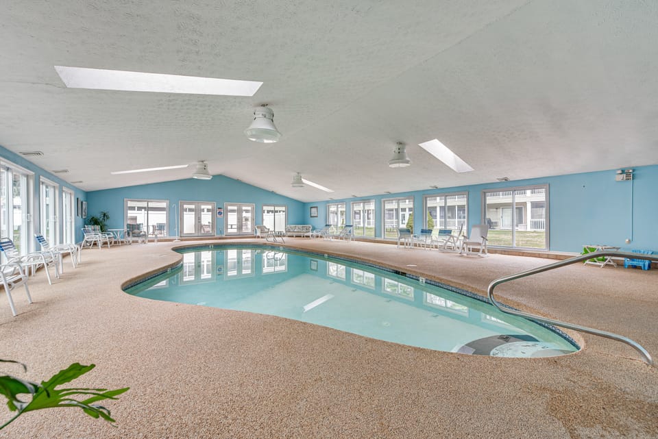2 Mi to Drakes Island Beach: Condo w/ Porch! Apartment in Wells