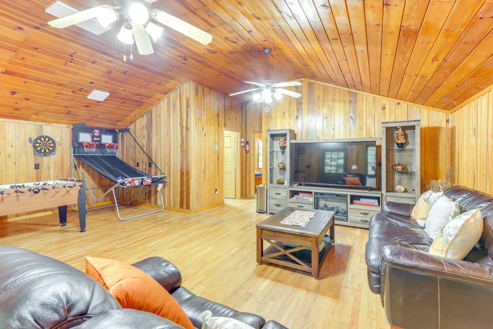 Wooded Blue Ridge Cabin: 2 Decks, Fire Pit! House in Georgia