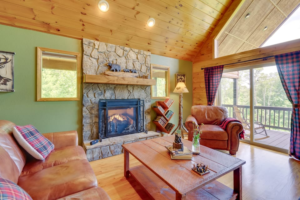 Murphy Cabin w/ Hot Tub, Fire Pit & Mountain Views House in Tennessee