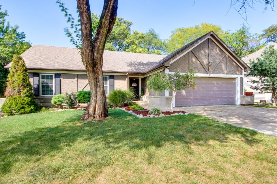 Overland Park Home w/ Fenced-In Yard & Gas Grill! House in Overland Park