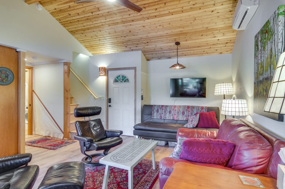 Lakefront Snohomish Cottage w/ Private Dock! Cottage in Washington