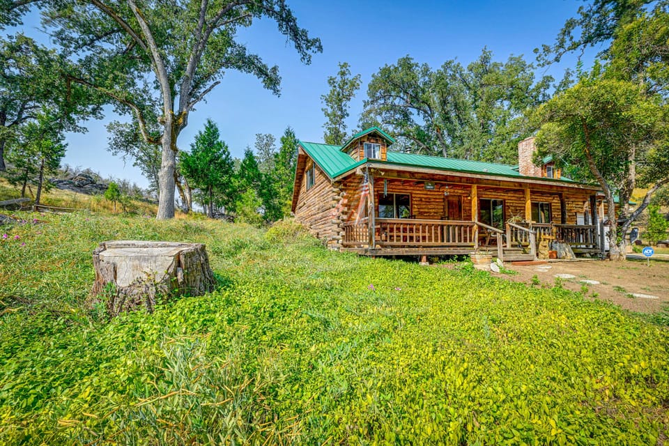 Countryside Views: Family-Friendly Badger Cabin House in Sierra Nevada