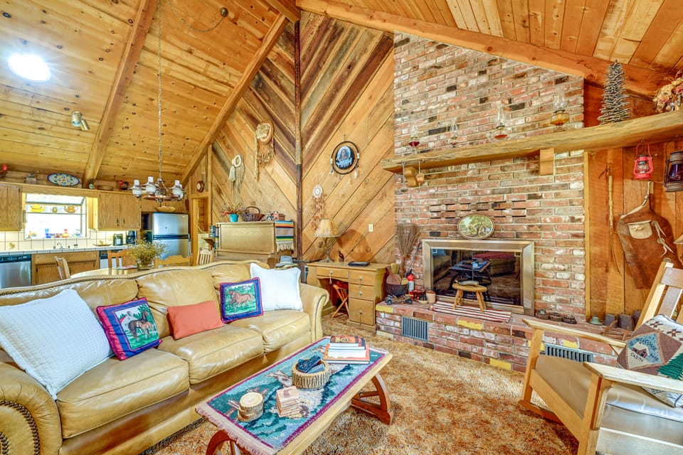 Countryside Views: Family-Friendly Badger Cabin House in Sierra Nevada