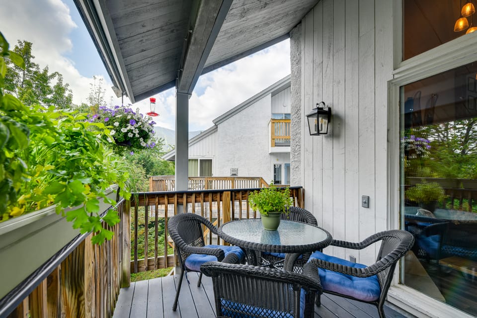 Golf, Hike & Swim: Gem < 1 Mi to Sugarbush Resort Apartment in Warren