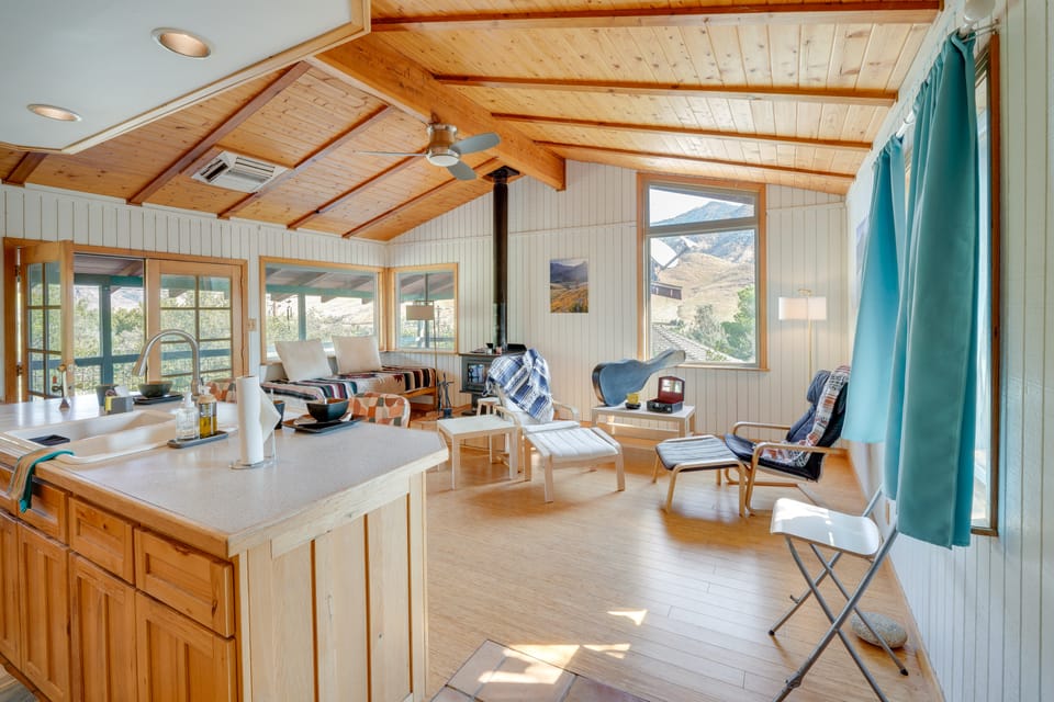 Scenic Kernville Getaway w/ Deck & Mountain Views! House in Kernville