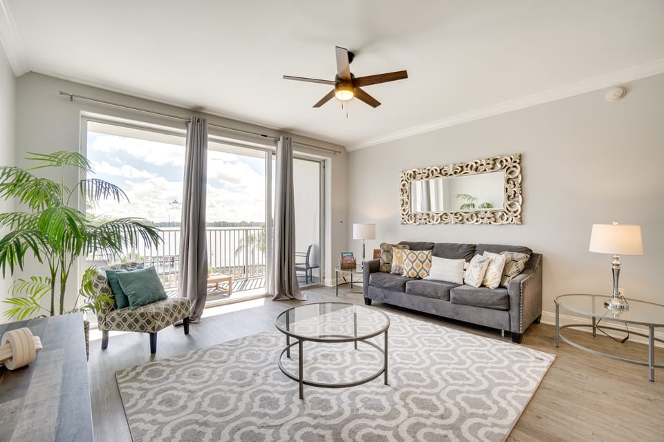 1 Mi to Disney World: Lakefront Condo in Orlando! Apartment in Orlando