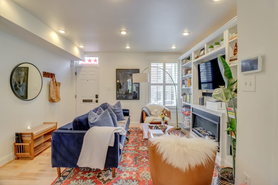 2 Mi to National Mall: Stunning Townhome w/ Patio! Apartment in District of Columbia