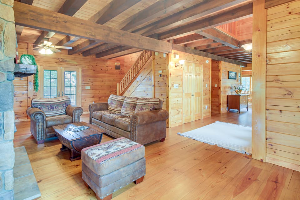 Peaceful Raphine Cottage w/ Deck & Fireplace! Cottage in Shenandoah Valley