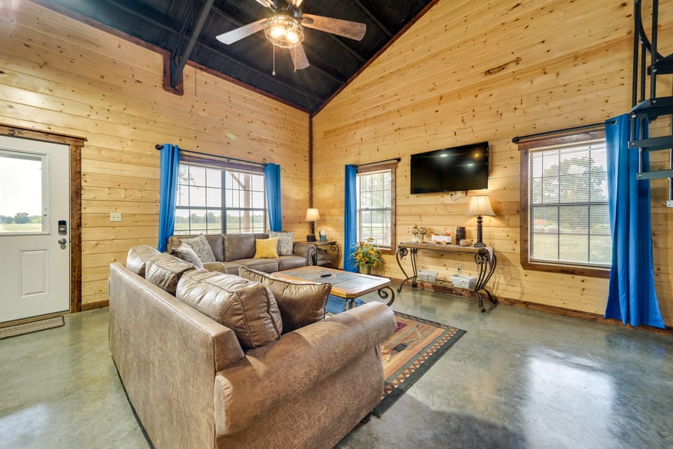 Pet-Friendly Eagletown Home ~ 3 Mi to Kayaking! House in Arkansas