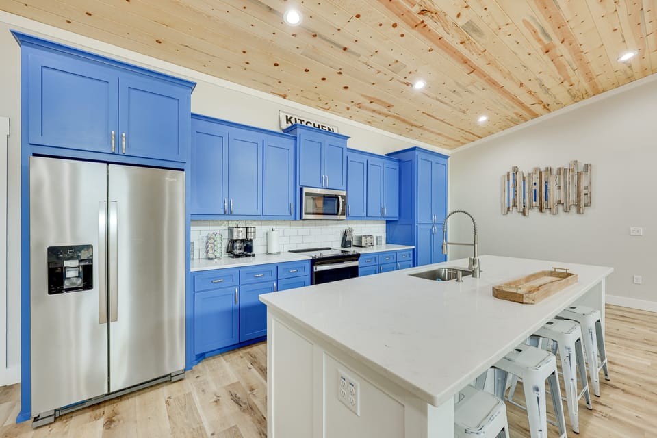 Riverfront 'Caddo Shack' Home w/ Views & Fire Pit House in Glenwood