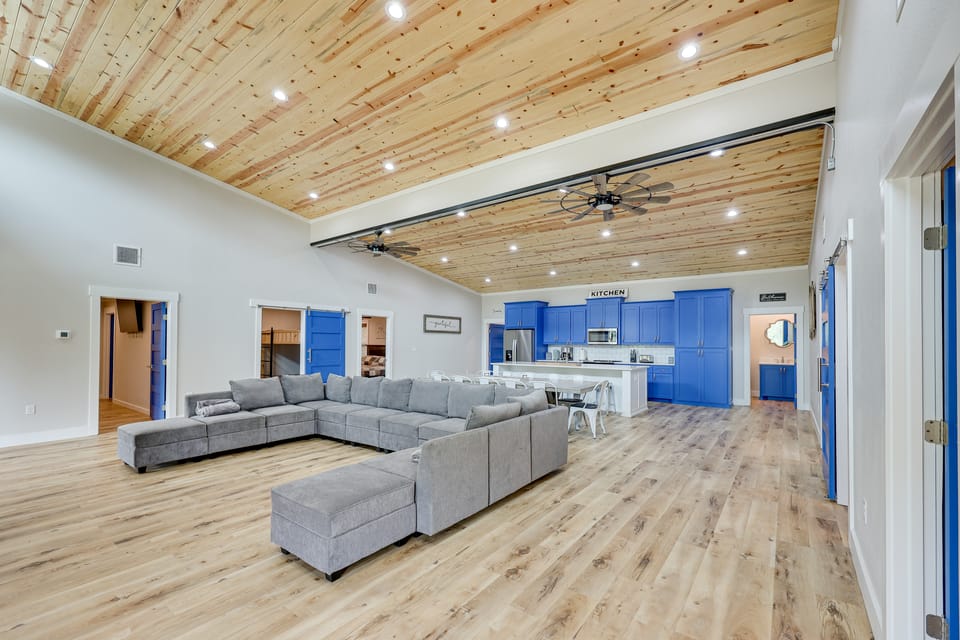 Riverfront 'Caddo Shack' Home w/ Views & Fire Pit House in Glenwood