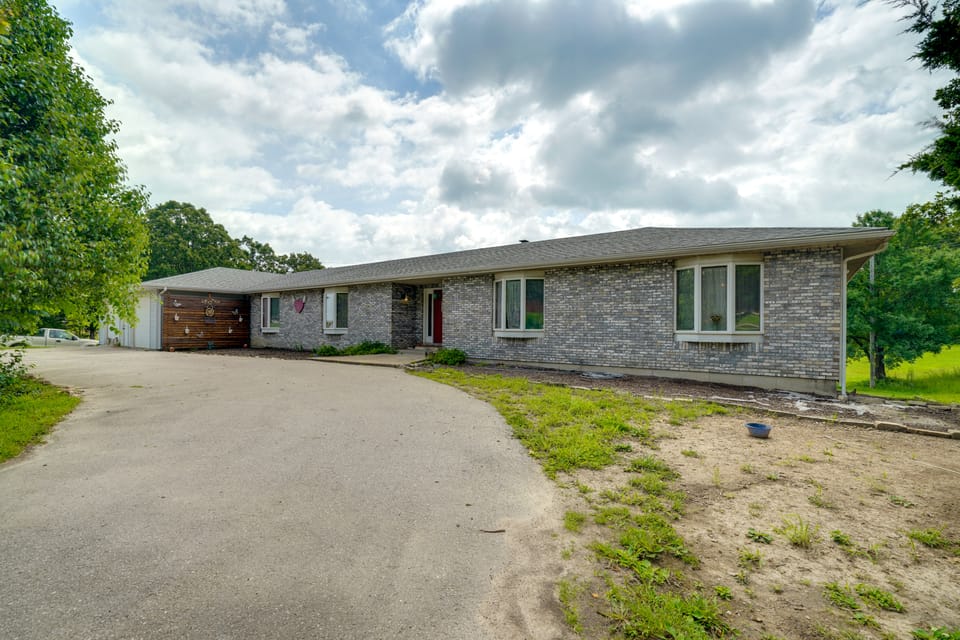 Near Fort Leonard Wood | Perfect for Graduations House in Ozark Mountains