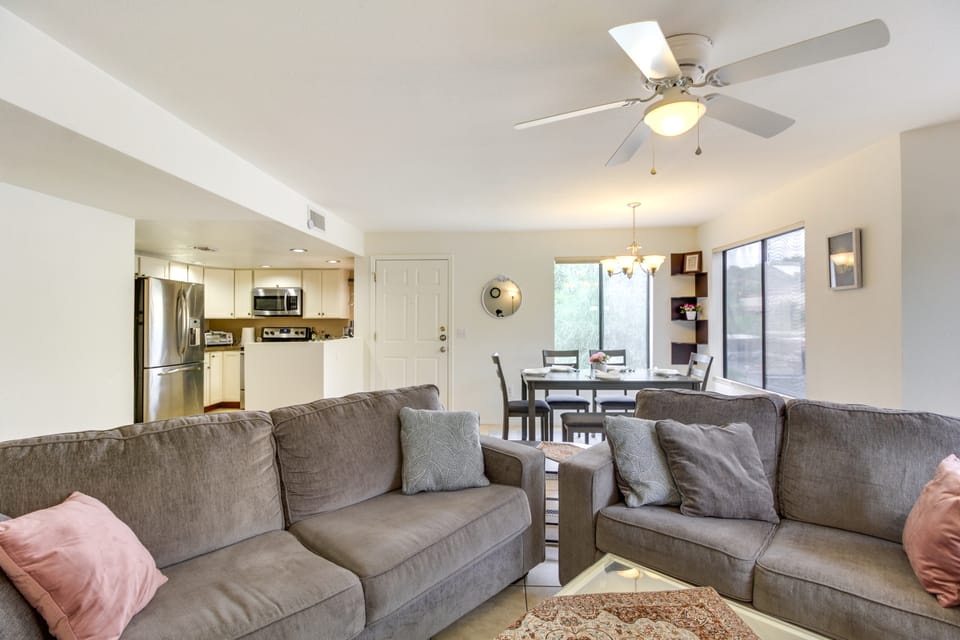 Tucson Escape w/ Outdoor Community Pool & Hot Tub! Apartment in Catalina Foothills