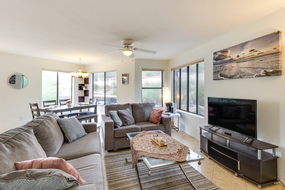 Tucson Escape w/ Outdoor Community Pool & Hot Tub! Apartment in Catalina Foothills