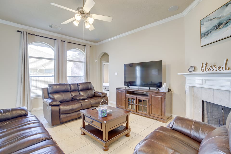 Near Wedding Venues: Spring Home Base w/ Patio! House in Harris County