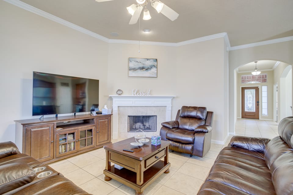 Near Wedding Venues: Spring Home Base w/ Patio! House in Harris County