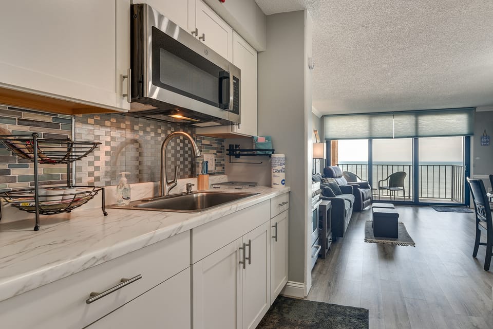 Pool Access: 8th-Floor Condo on North Myrtle Beach Apartment in North Myrtle Beach