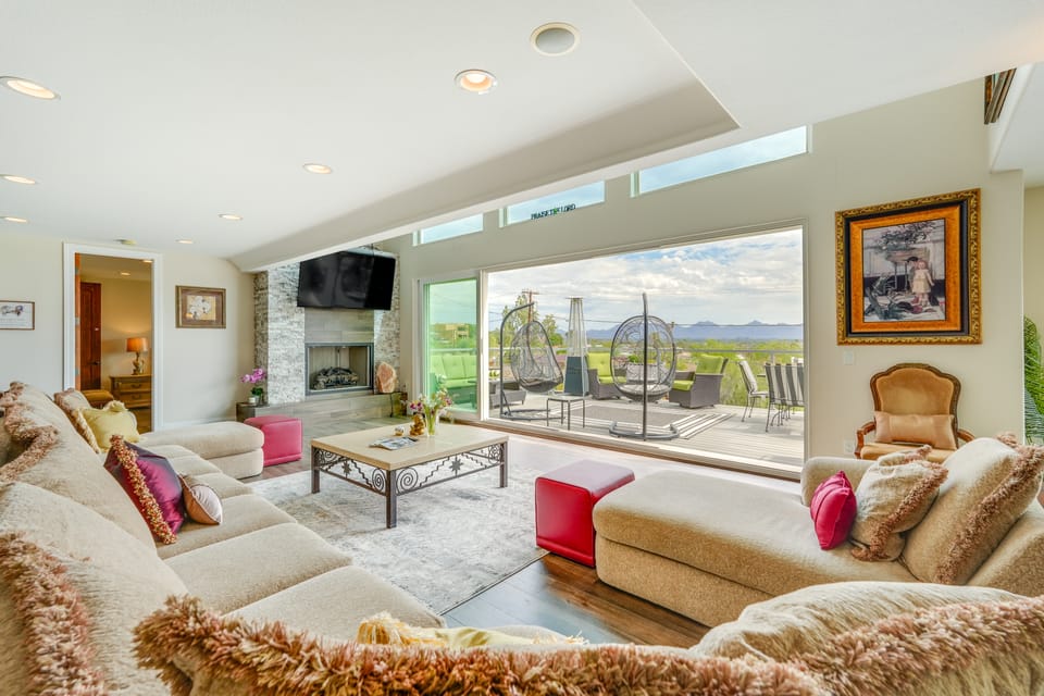 Group-Friendly Desert Escape! Putting Green, Pool House in Phoenix