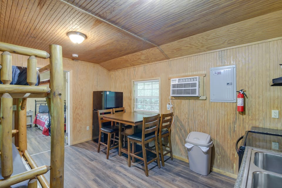 Briceville Cabin w/ River Access & Mountain Views! House in Tennessee