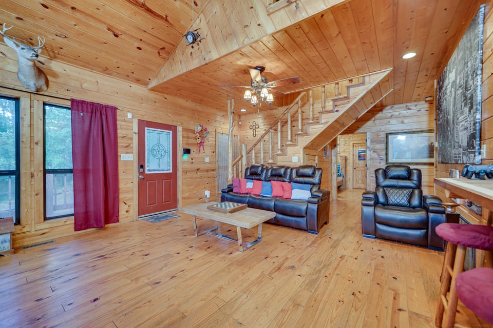 Fort Towson Cabin < 1 Block to Raymond Gary Lake House in Oklahoma