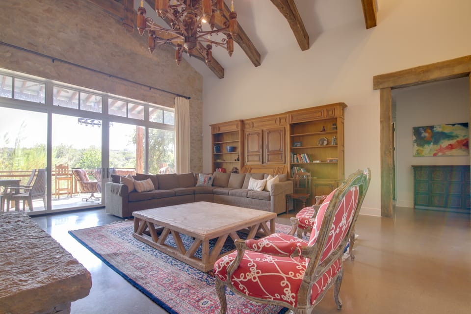 Pool & Covered Patios: Sprawling Austin Estate! House in Lake Austin