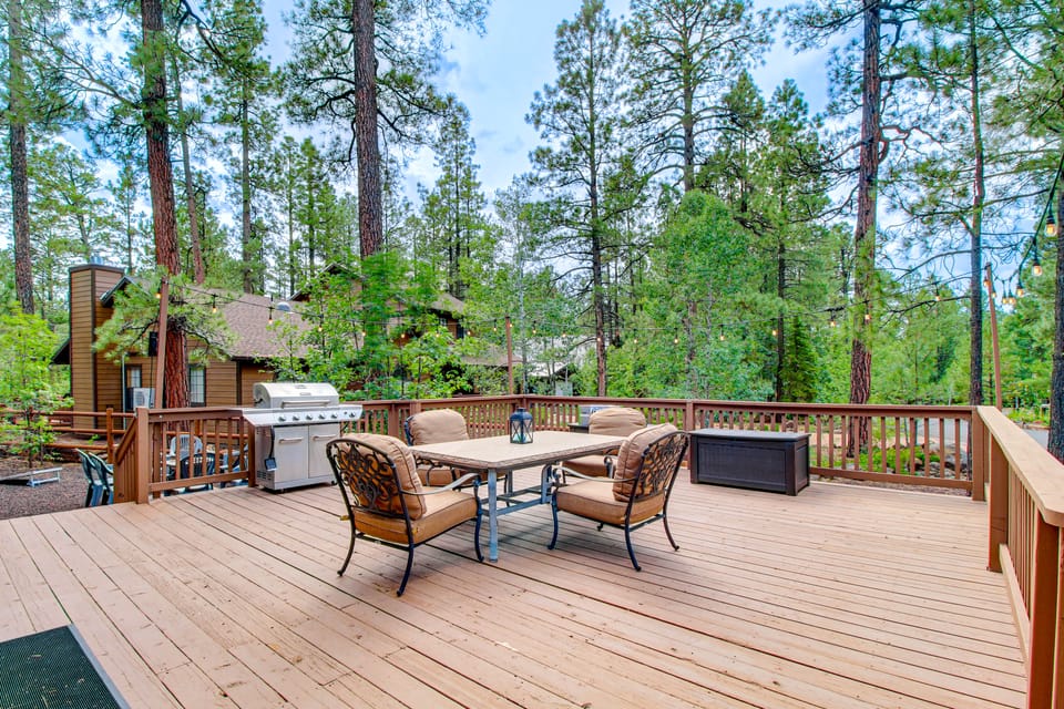 Wraparound Deck + Large Yard: Pinetop Home! House in Arizona