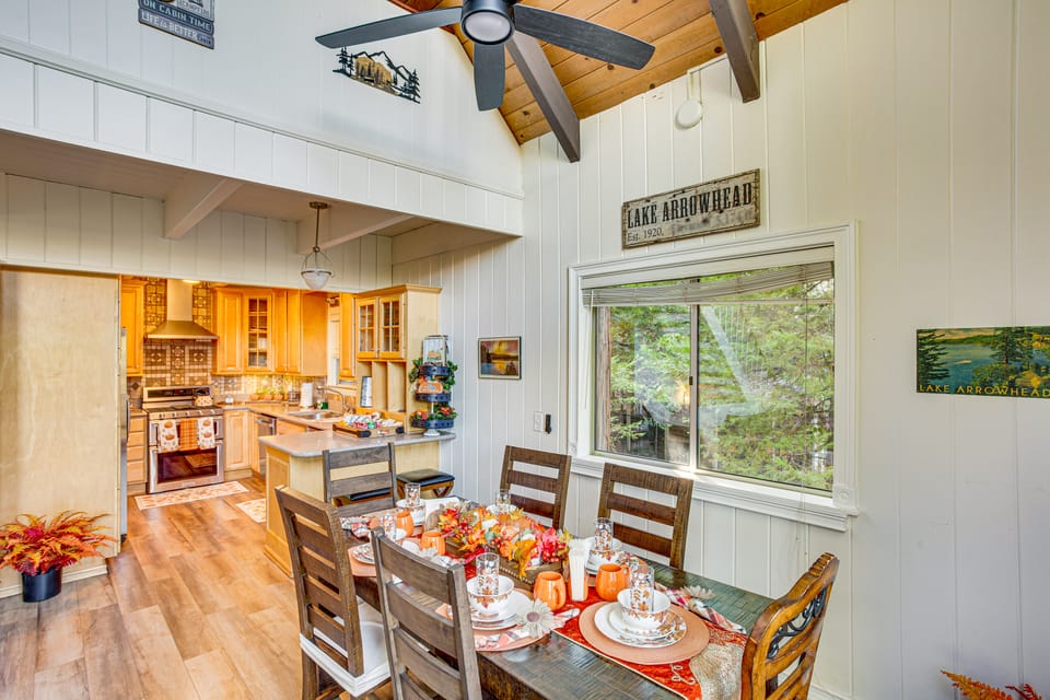 1 Mi to Lake Arrowhead Village! Cabin w/ Game Room House in Lake Arrowhead