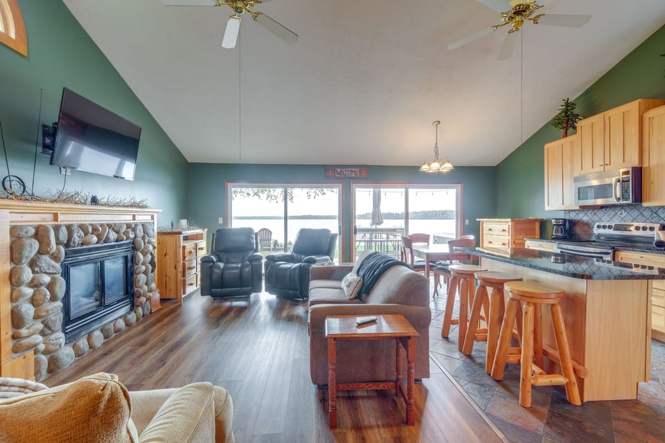 Kalkaska Retreat: Private Hot Tub, Dock, Fireplace House in Michigan