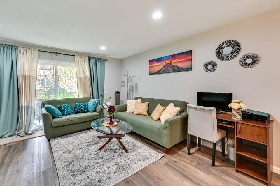 Pool Access & More! Condo Near San Diego Comic-Con Apartment in San Diego