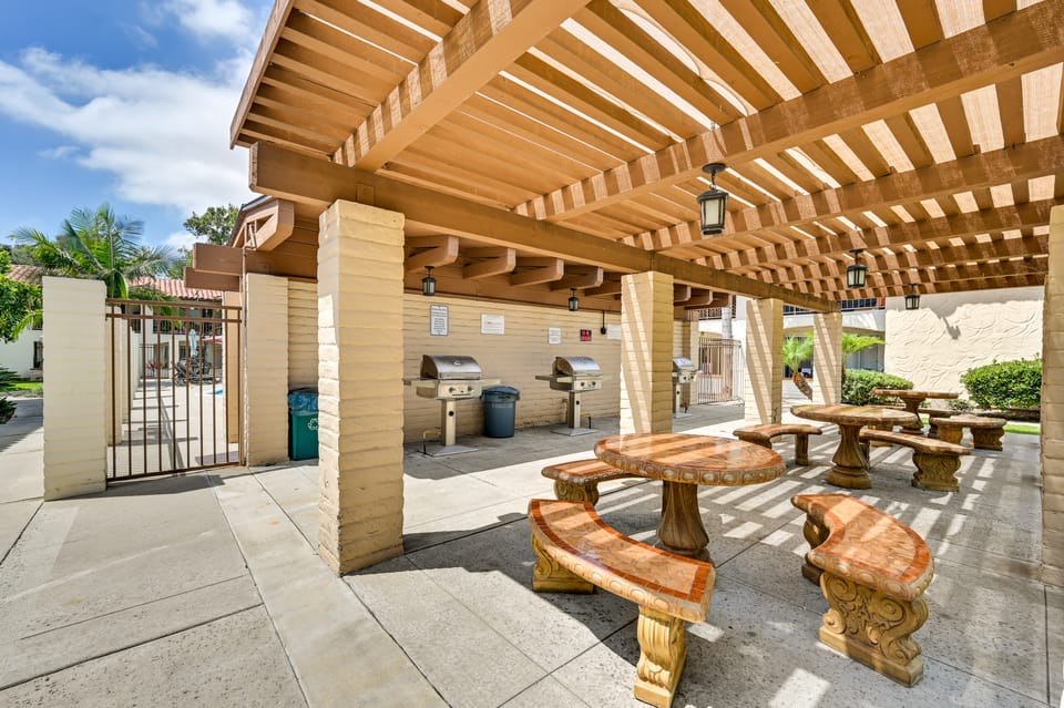 Pool Access & More! Condo Near San Diego Comic-Con Apartment in San Diego