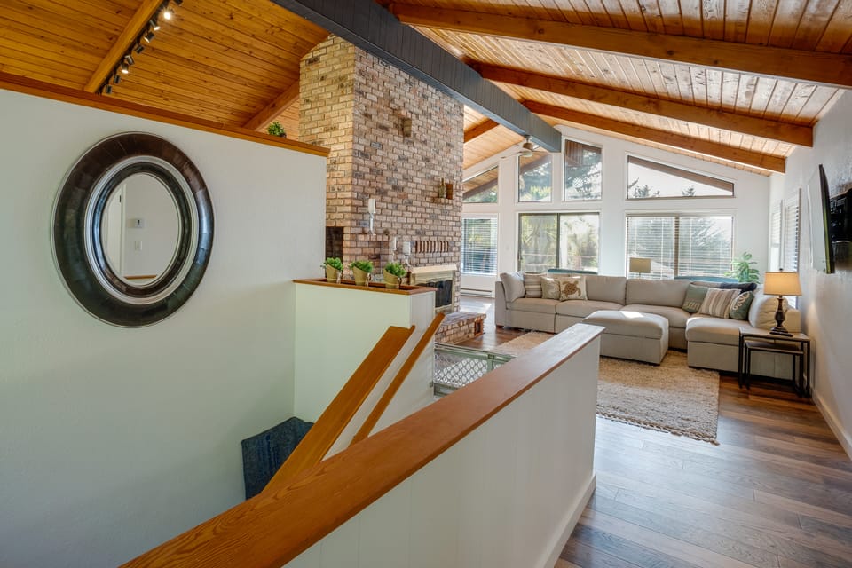 Tree-Lined Gold Beach Retreat w/ Multiple Decks! House in Oregon