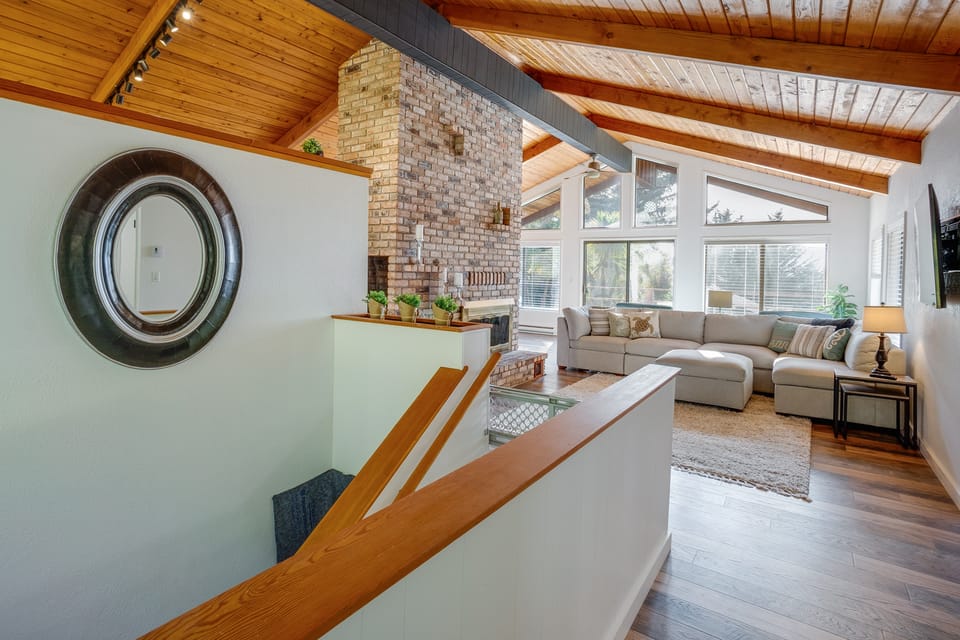 Tree-Lined Gold Beach Retreat w/ Multiple Decks! House in Oregon