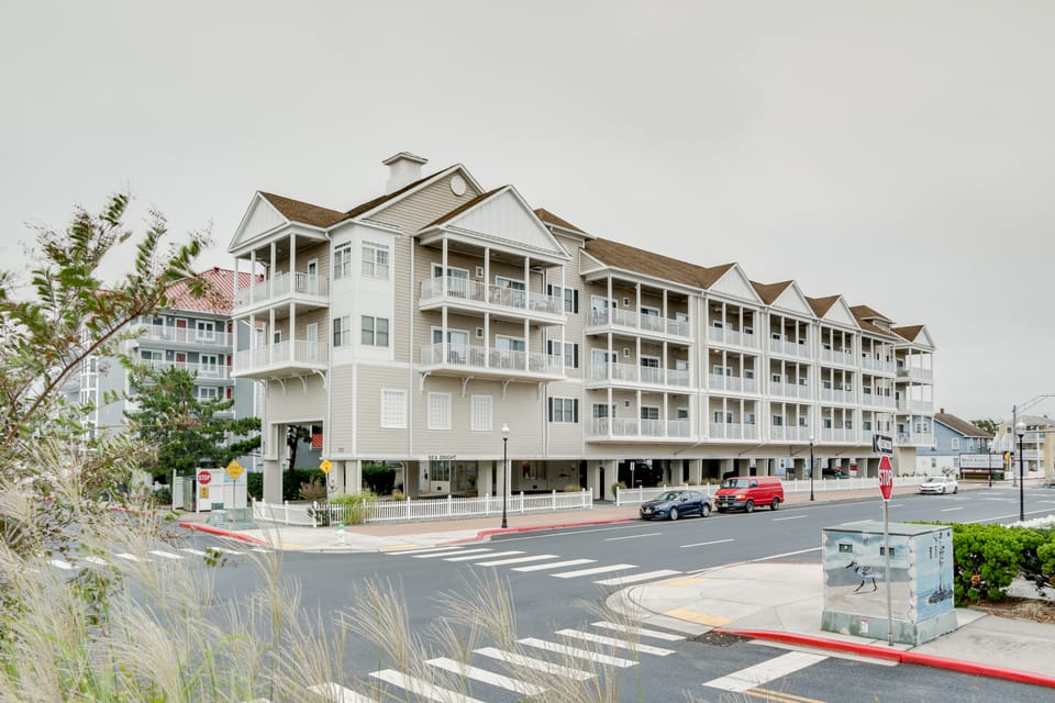 Walk to Boardwalk! Ocean City Coastal Gem w/ Deck Apartment in Ocean City