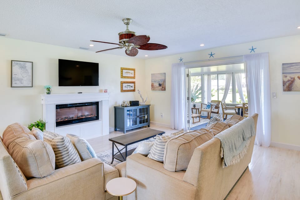 Edgewater Vacation Home w/ Game Room & Pool Access House in Edgewater