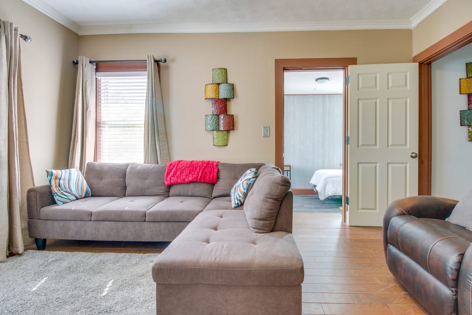 Sunny + Spacious Dayton Condo ~ 1 Mi to Downtown! Apartment in Dayton