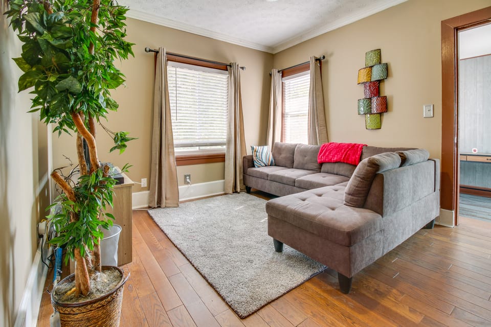 Sunny + Spacious Dayton Condo ~ 1 Mi to Downtown! Apartment in Dayton